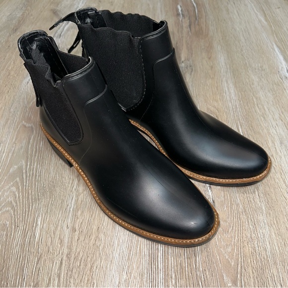 Bernardo Briton Women’s Rain Chelsea Boot Black Size 9 Bow Tie Preppy Casual - Picture 2 of 16